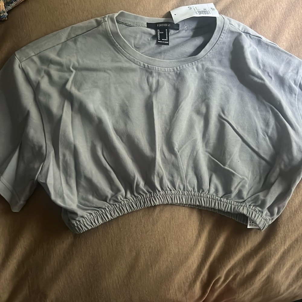Forever 21 cropped grey tee shirt NWT